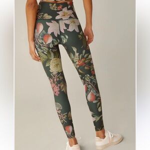 NWOT Beyond yoga botanical garden high rise midi leggings